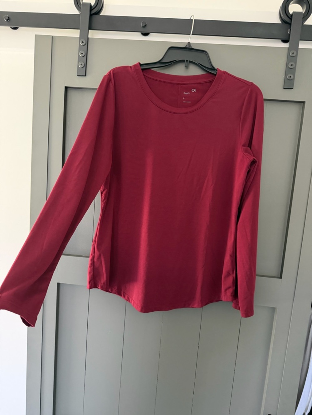 GAPfit Breathe Women's Long Sleeve Crewneck Top - maroon
